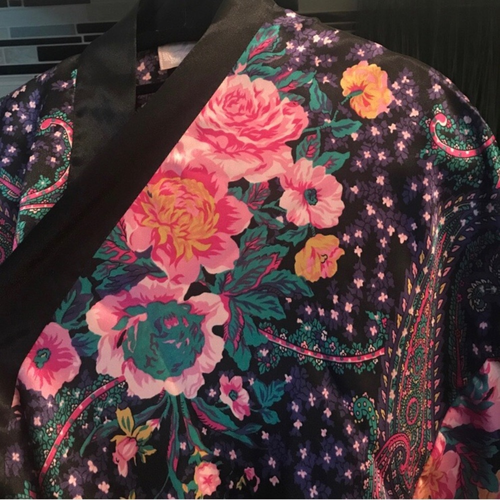 Amelia’s silk bathrobe